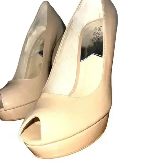 MICHAEL KORS CHANTEL NUDE PATENT LEATHER PLATFORM PUMPS. - Picture 8 of 12